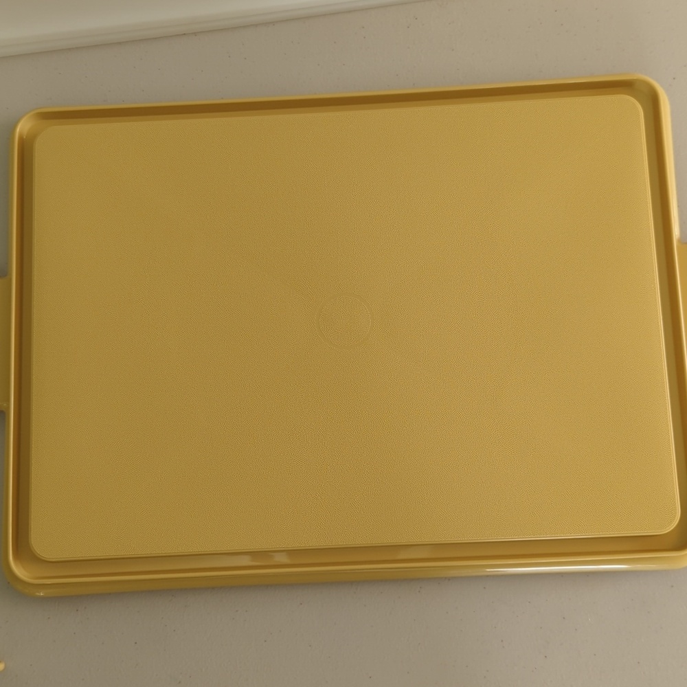 Tupperware Cake Carrier - Picture 7 of 8